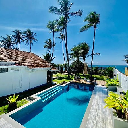 Sunset Beach Haven, Entire Villa, Beachfront, Private Pool กอลล์ ภายนอก รูปภาพ